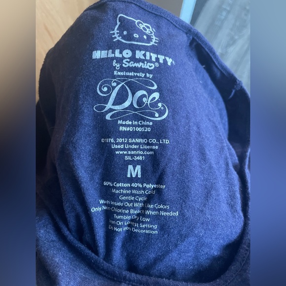 ๐ป HELLO KITTY flowy cold-shoulder T-shirt. Women girls . Medium- very comfy! - Picture 6 of 6